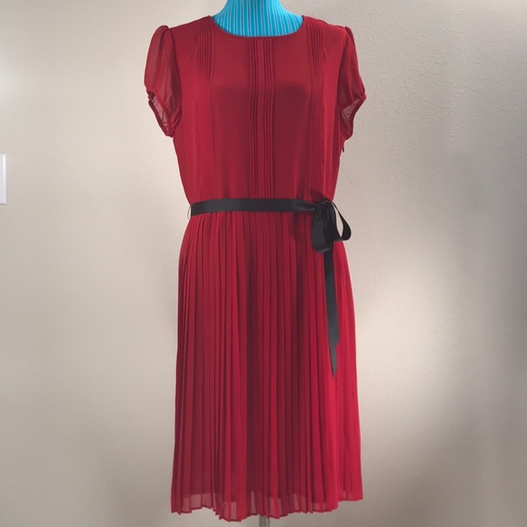 LOFT Dresses & Skirts - Ann Taylor LOFT size 12 pleated dress